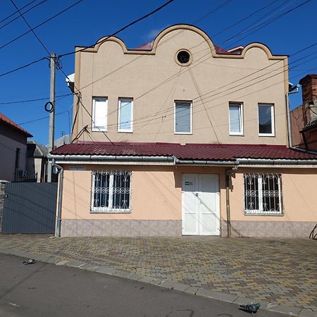Apartments Domovik On Beregovskaya 3 Мукачеве Екстериор снимка