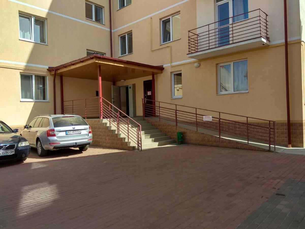 Apartments Domovik On Beregovskaya 3 Мукачеве Екстериор снимка